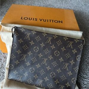 AUTHENTIC LOUIS VUITTON TOILETRY POUCH 26